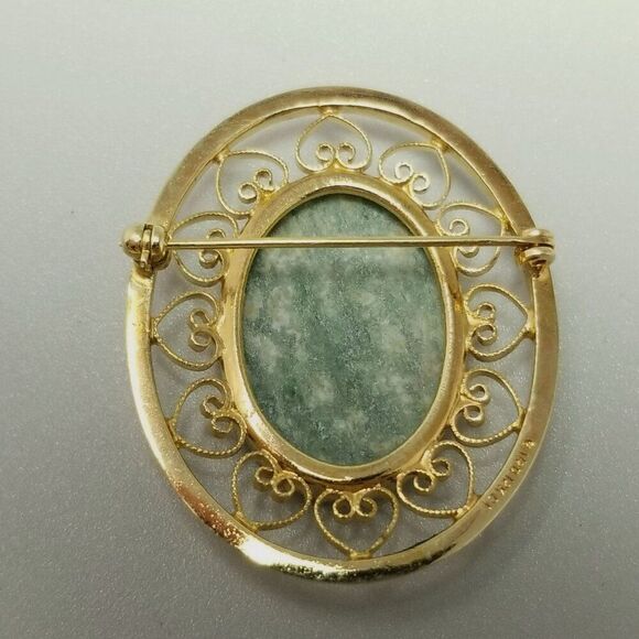 Vintage Oval Green Stone and 12k Yellow Gold Filled Filigree Frame Brooch - Picture 3 of 8